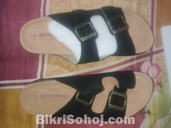 মেয়েদের জুতো